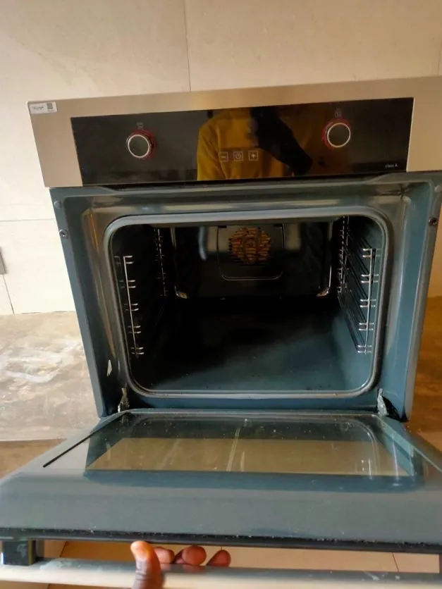 Built-in oven open after a repair